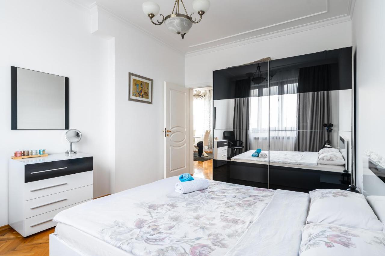 Vitosha Str 2Bd White & Blue Apt By Flat Mаnager Sofia Buitenkant foto