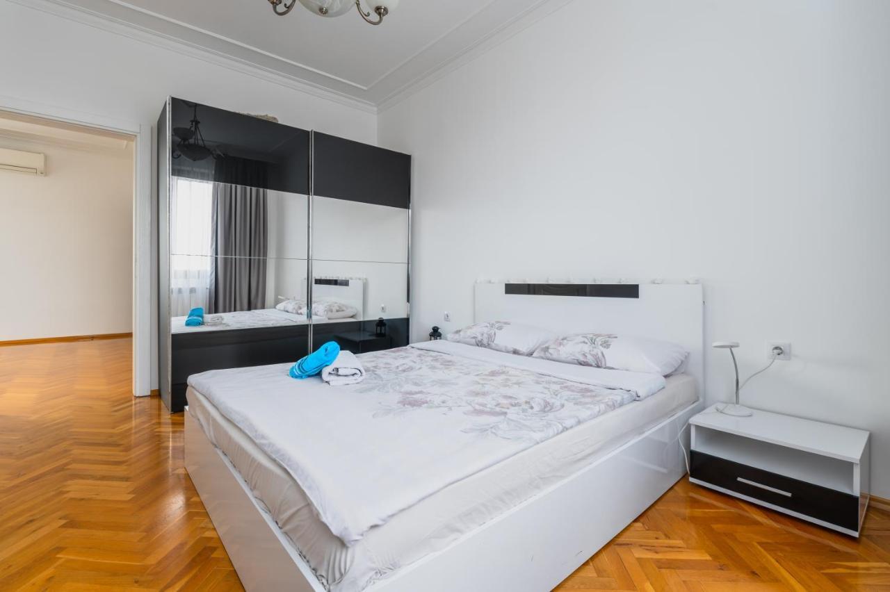 Vitosha Str 2Bd White & Blue Apt By Flat Mаnager Sofia Buitenkant foto