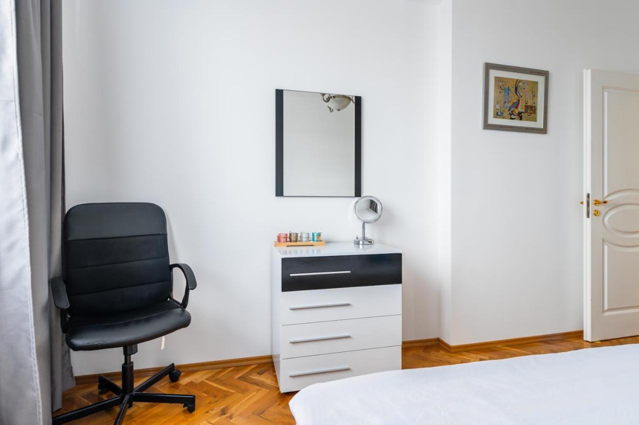 Vitosha Str 2Bd White & Blue Apt By Flat Mаnager Sofia Buitenkant foto