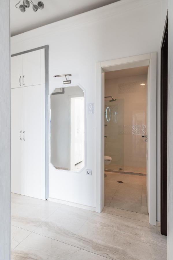 Vitosha Str 2Bd White & Blue Apt By Flat Mаnager Sofia Buitenkant foto