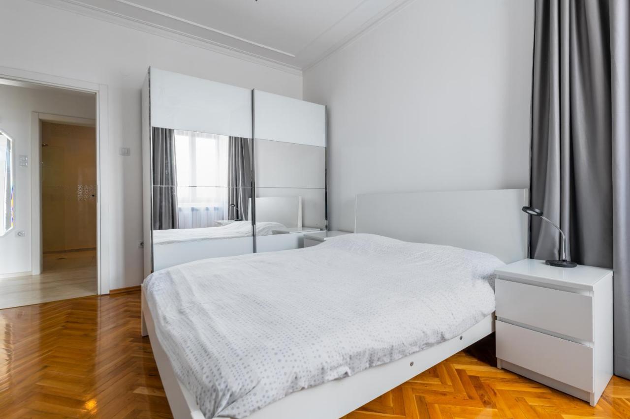 Vitosha Str 2Bd White & Blue Apt By Flat Mаnager Sofia Buitenkant foto